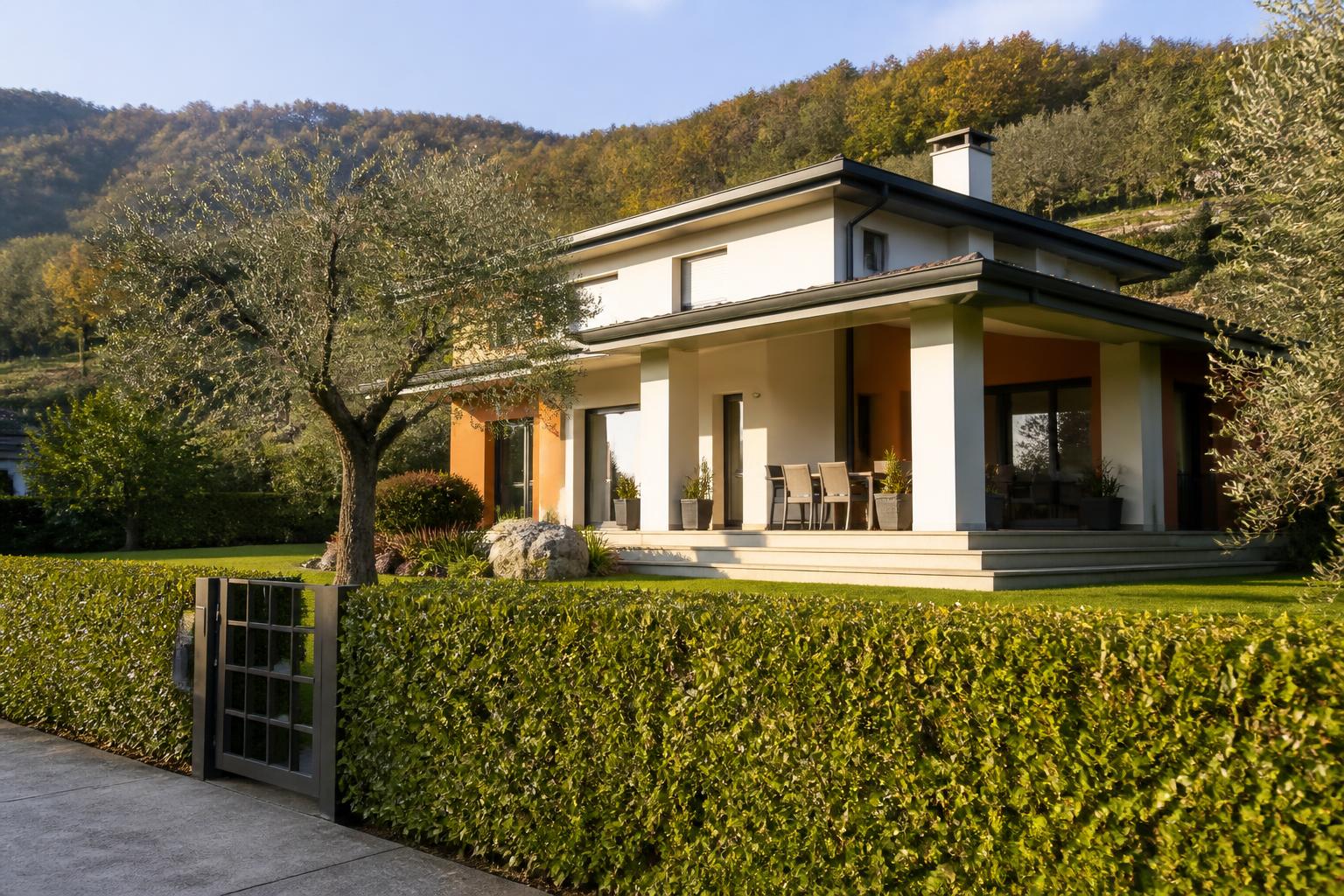 Porzione di bifamiliare con giardino su tre lati — Cassola